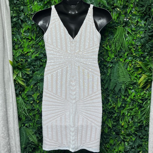 Nightway Dress 14P White Sequin V Neck Sheath Nude Lined Cocktail Party 3315 - Picture 8 of 9